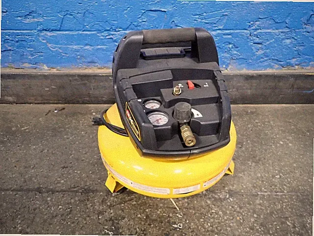 CAMPBELL HAUSFELD FP210001 AIR COMPRESSOR 4 GAL 12250580055